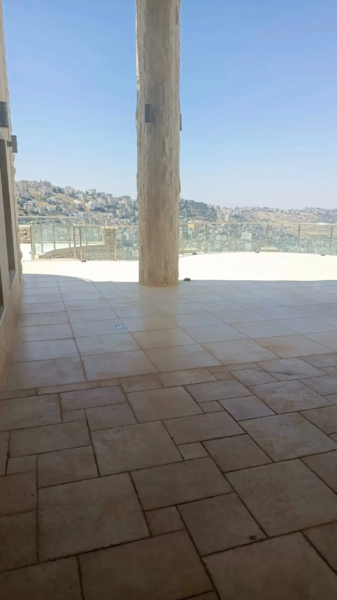 فيلا فاخرة للبيع في منطقة الكرسي – عمان