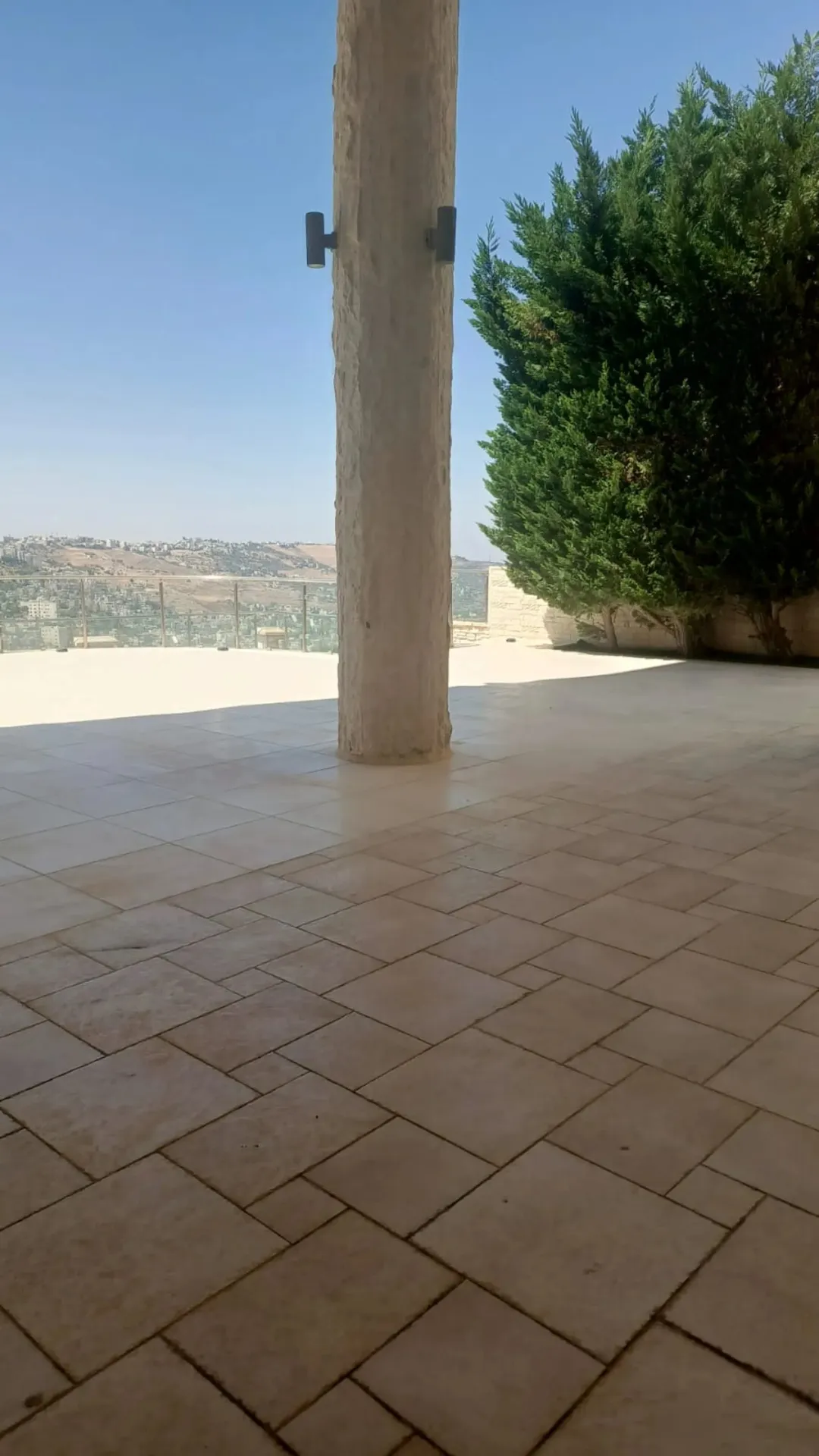 فيلا فاخرة للبيع في منطقة الكرسي – عمان