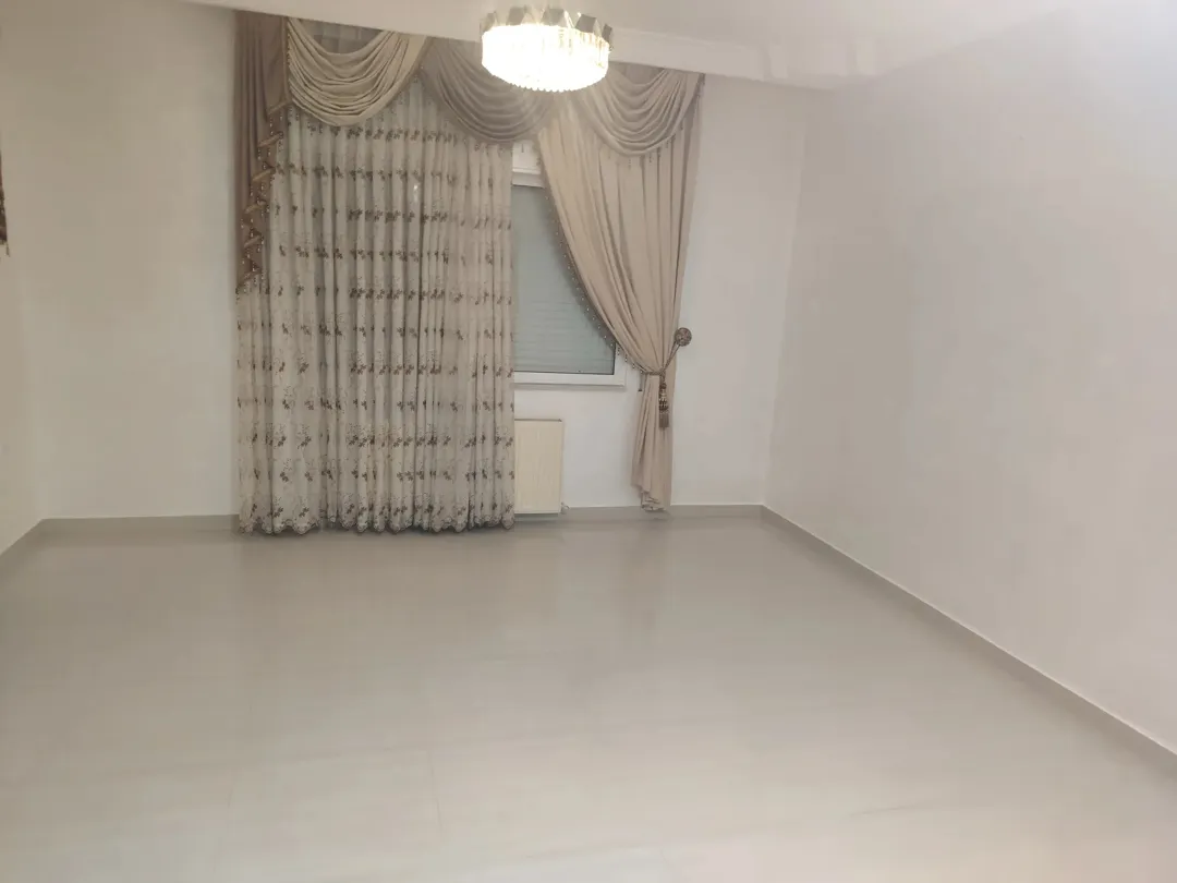 شقة للبيع بالقرب من دوار البحرية
