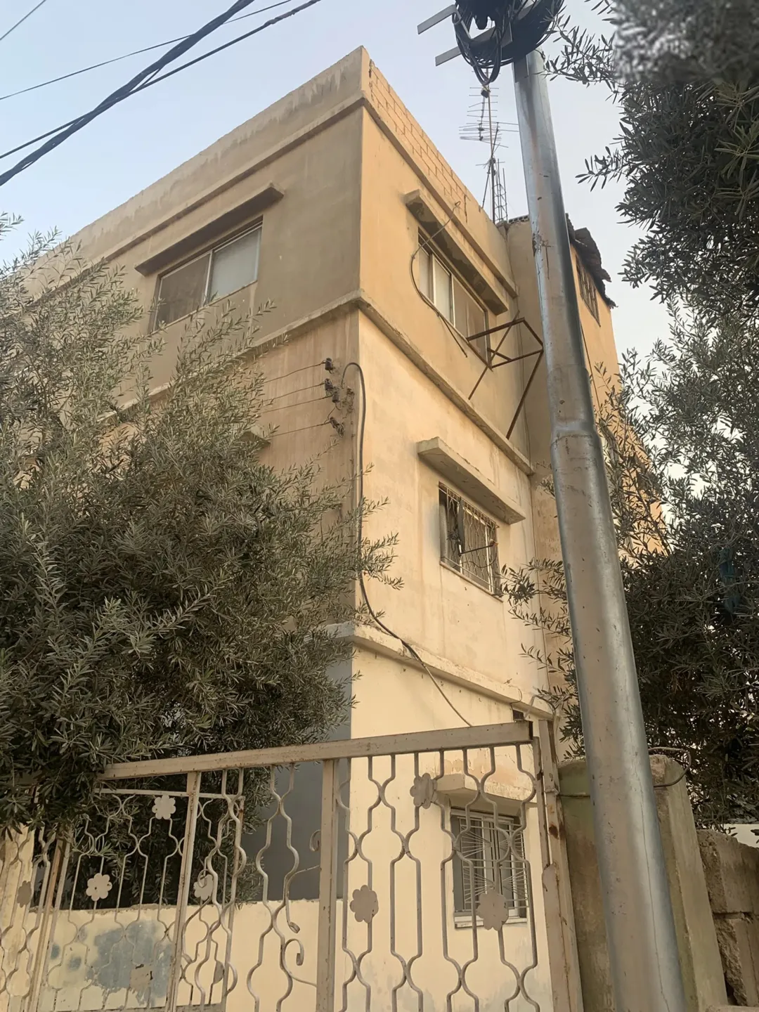 عمارة سكنية للبيع في الزرقاء – وادي الحجر
