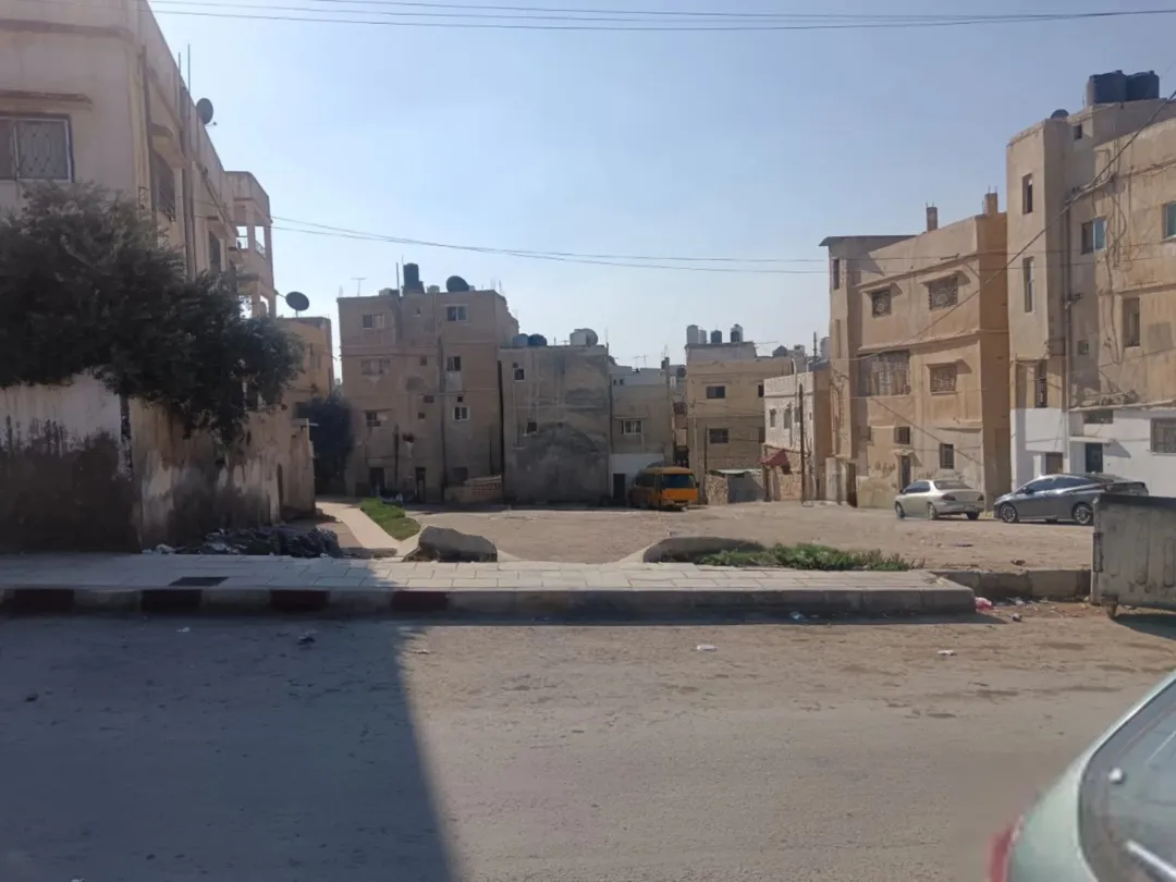 قطعة أرض للبيع في الزرقاء موقع مميز