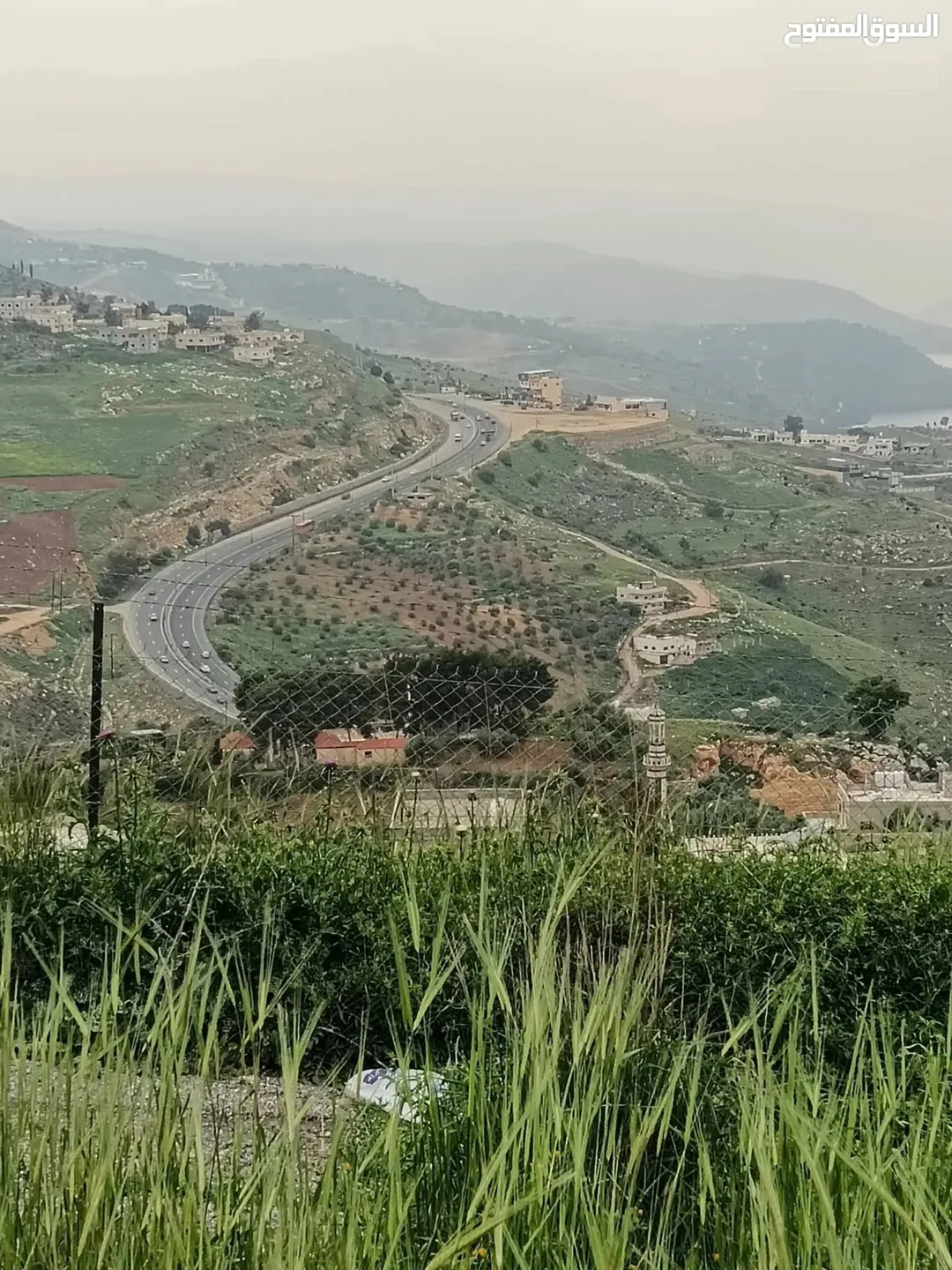 قطعة أرض فاخرة بإطلالة خلابة على سد الملك طلال