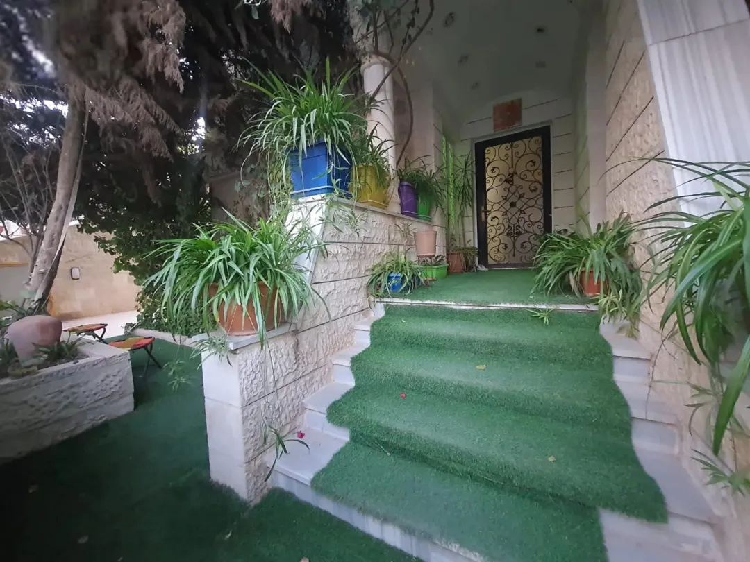 عمارة للبيع تصلح للاستثمار والسكن العائلي بمنطقة البنيات ام اقصير
