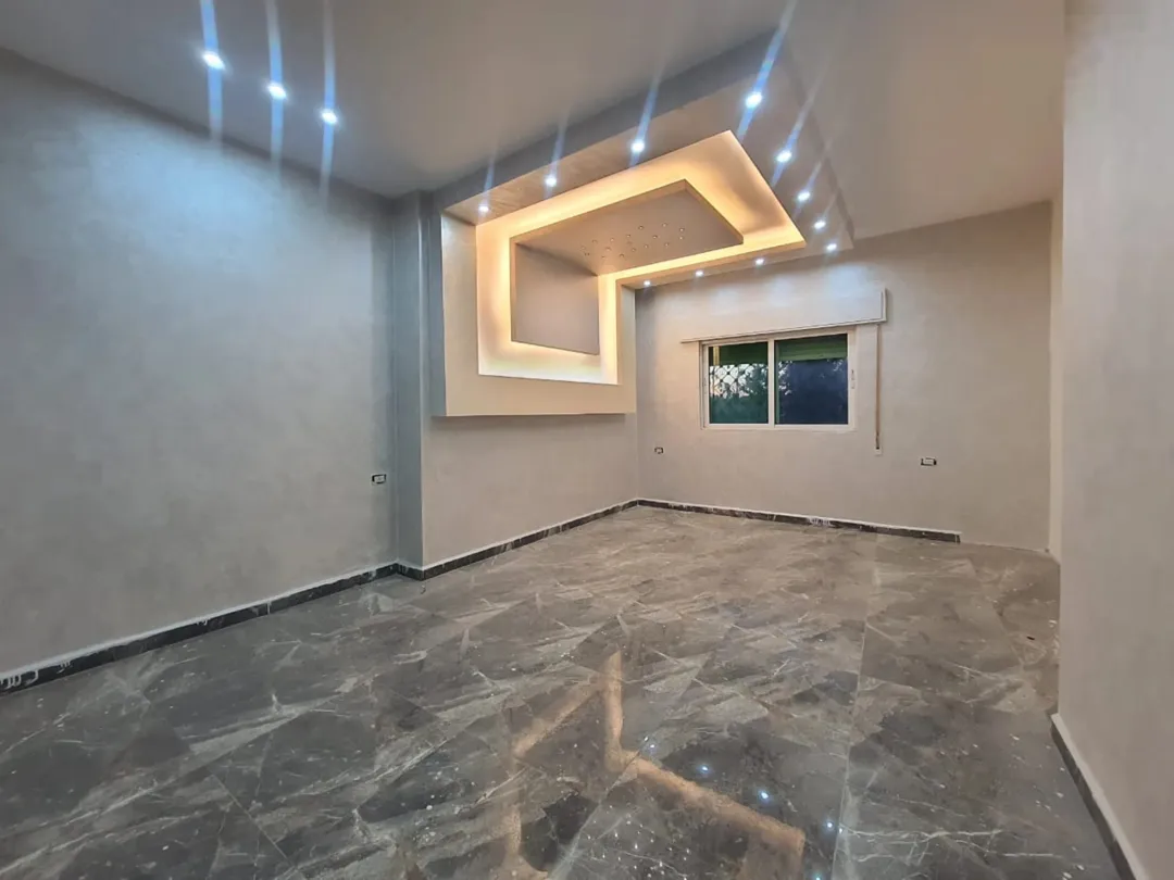 عمارة للبيع تصلح للاستثمار والسكن العائلي بمنطقة البنيات ام اقصير