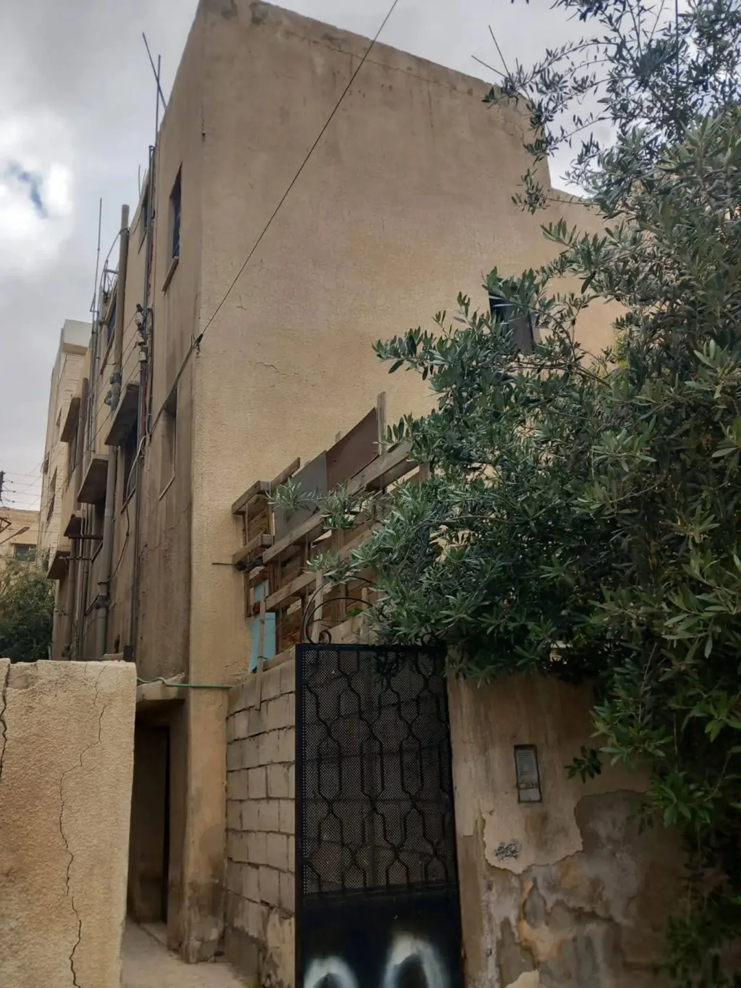 عمارة للبيع مؤجرة ب الكامل