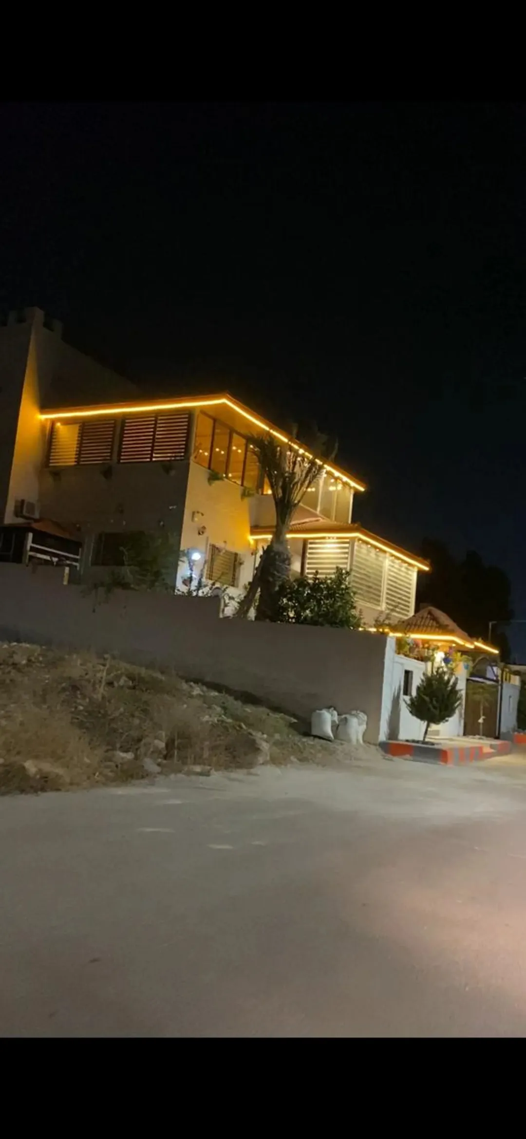 منزل شبه فيلا طابقين نظام دوبلكس بحال الجديد للبيع مباشرة الموقع اربد قرب اسواق الفرقان