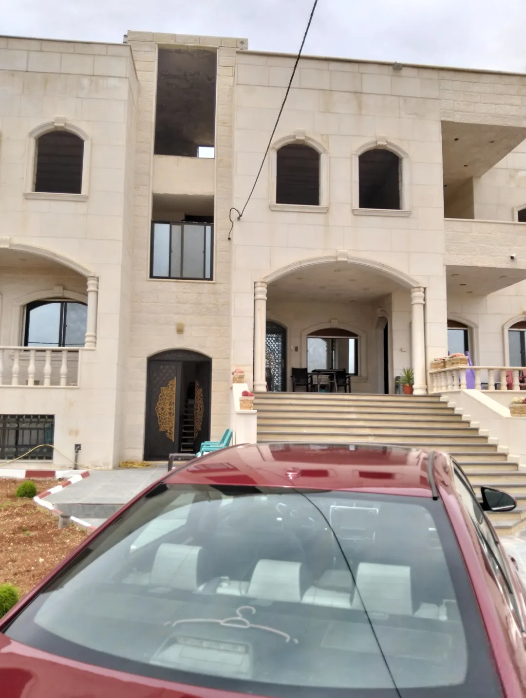 عمارة سكنية فاخرة للبيع في منطقة بشرى – إربد
