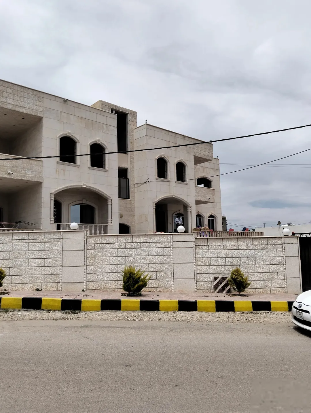 عمارة سكنية فاخرة للبيع في منطقة بشرى – إربد
