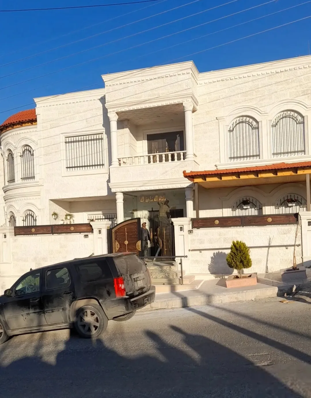 فيلا فاخرة بتصميم كيرف للبيع في المرقب – عمان