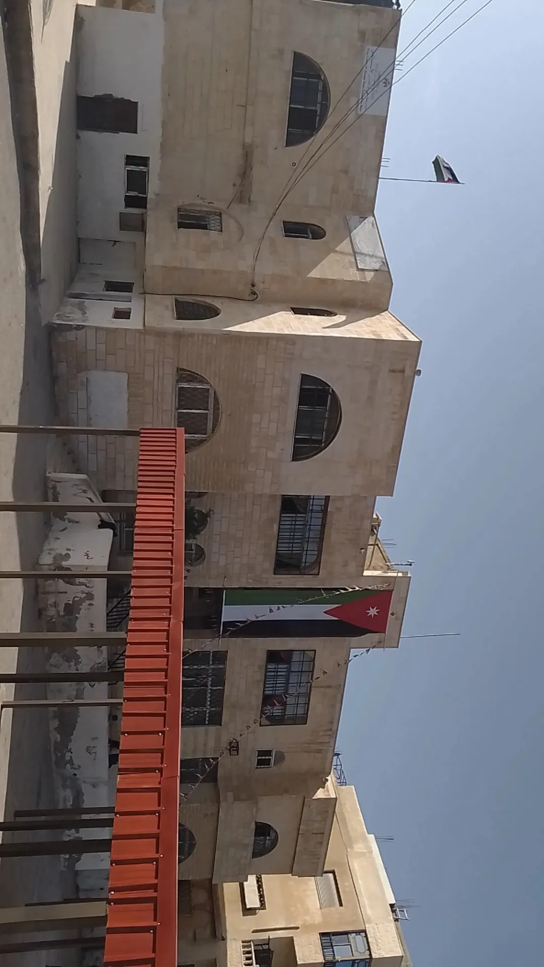 عمارة سكنية مميزة للبيع في عين الباشا
