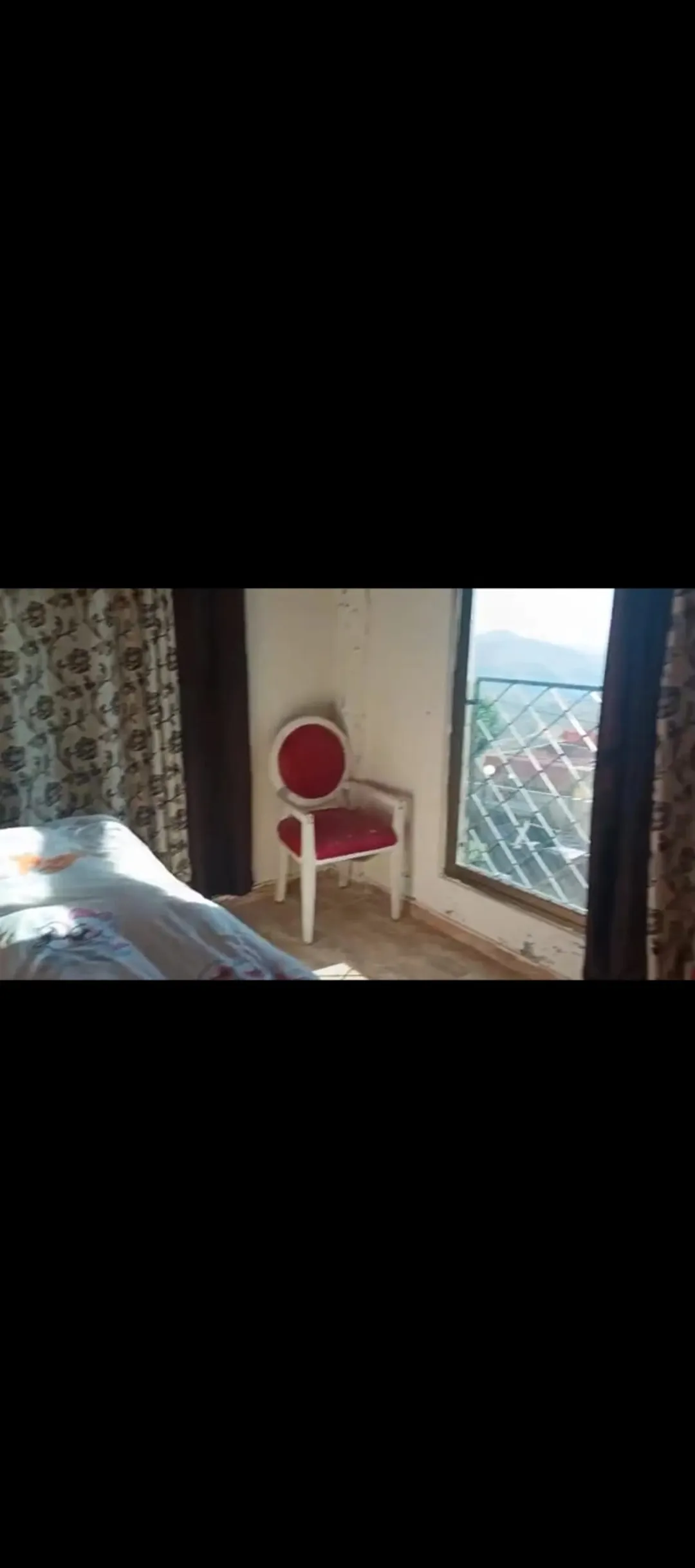 شاليه للبيع لقطه بسعر 65 الف. مطل ومرتفع اطلاله خرفيه على ثلاث شوارع