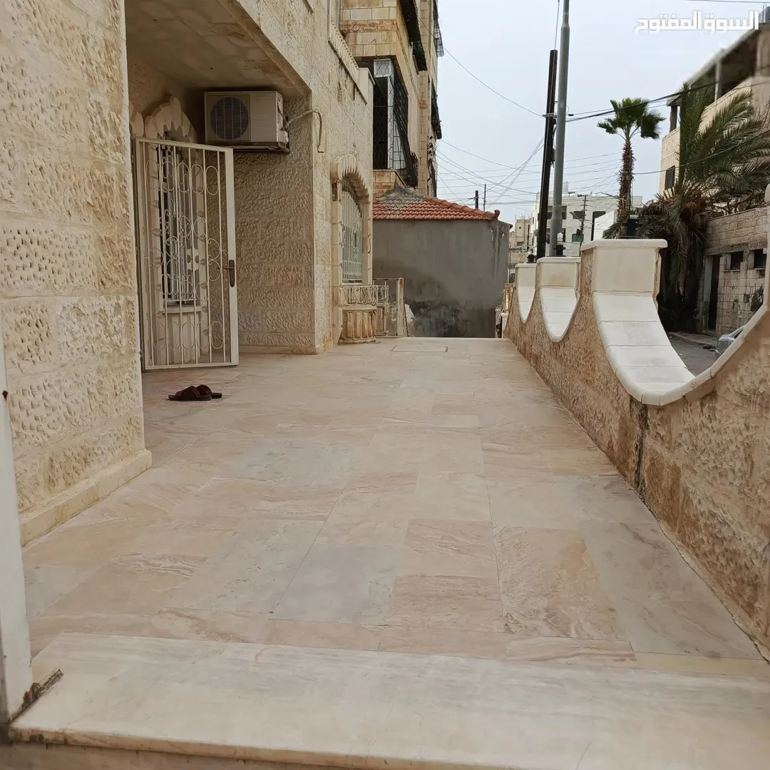 بيت طابقين معلق في ماركا الجنوبية بالقرب من نادي السباق