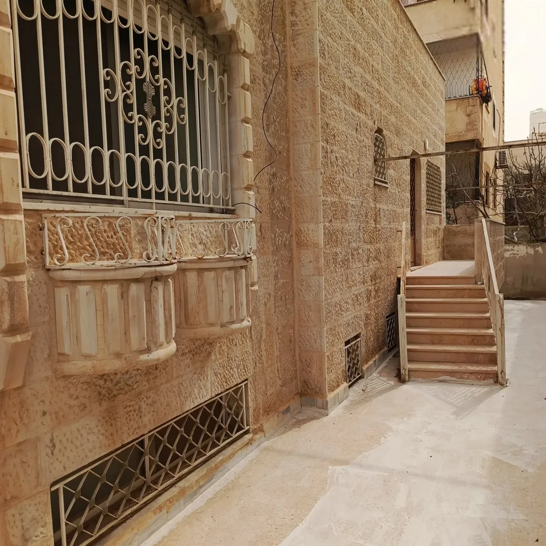 بيت طابقين معلق في ماركا الجنوبية بالقرب من نادي السباق