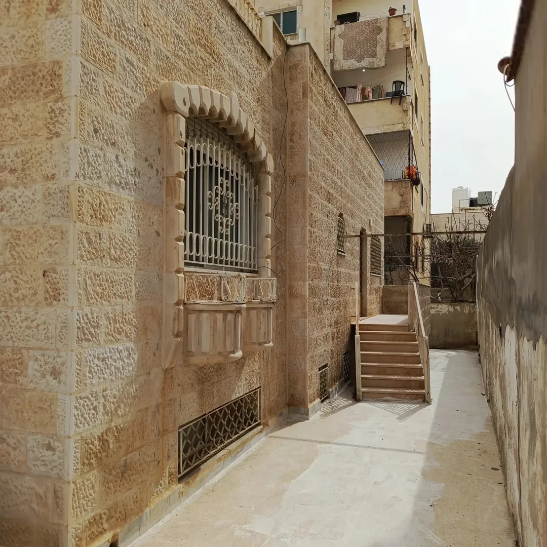 بيت طابقين معلق في ماركا الجنوبية بالقرب من نادي السباق
