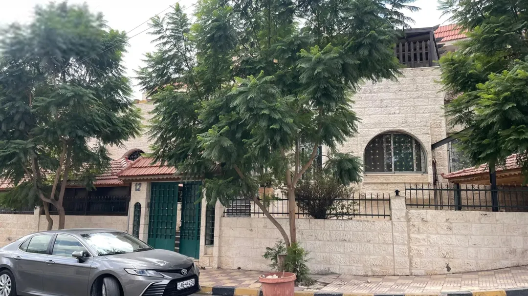فيلا دوبلكس للبيع في ضاحية الأمير حسن – عمان