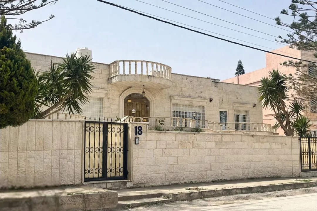 فيلا فاخرة للبيع في اربد حي الافراح