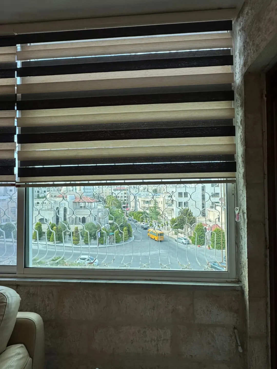 شقة فاخرة مفروشة للبيع في ارقى مناطق دير غبار