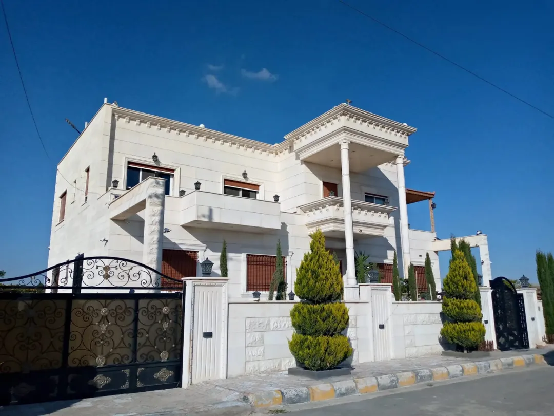 فيلا فاخرة للبيع في الجويدة