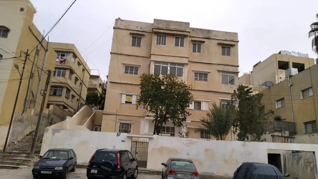 عماره 4 شقق 4طوابق في جبل الاشرفيه/حي الارمن للبيع بسعر مغري