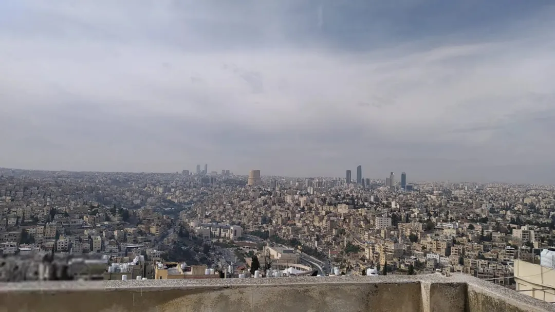 عماره 4 شقق 4طوابق في جبل الاشرفيه/حي الارمن للبيع بسعر مغري