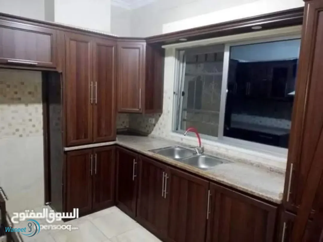 شقة ارضية في ضاحية الاستقلال للبيع