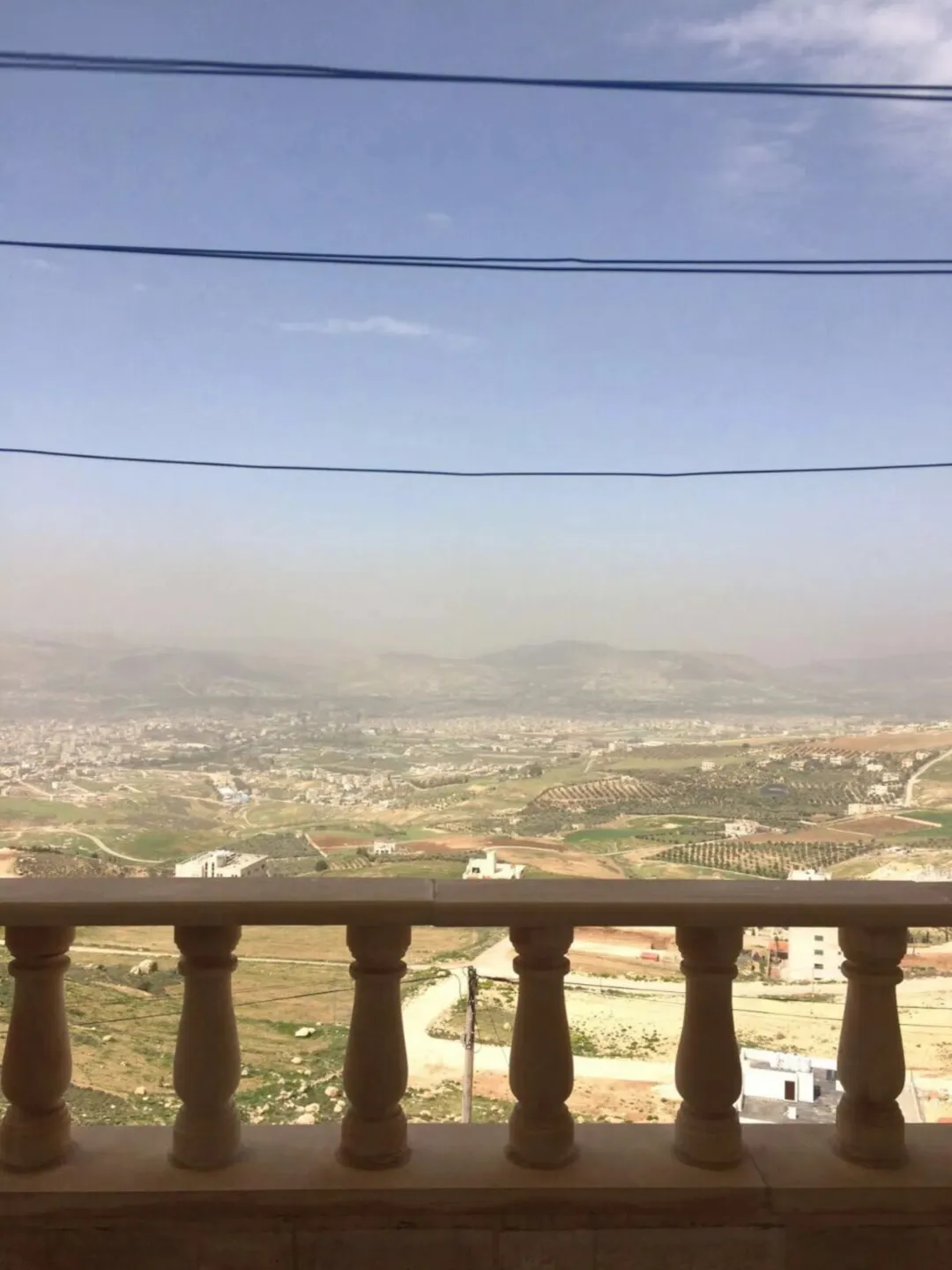 شقتان للبيع في الجبيهة بالقرب من قصر الأميرة بسمة