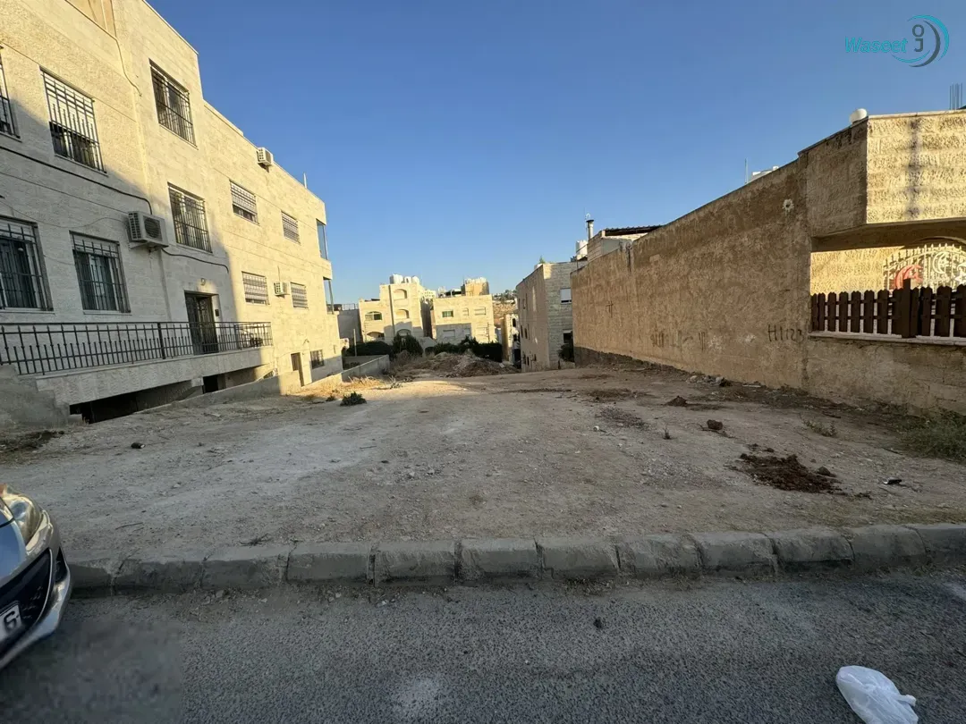 فرصه العمر ارض للبيع في موقع استثنائي في عمان اراضي شمال عمان