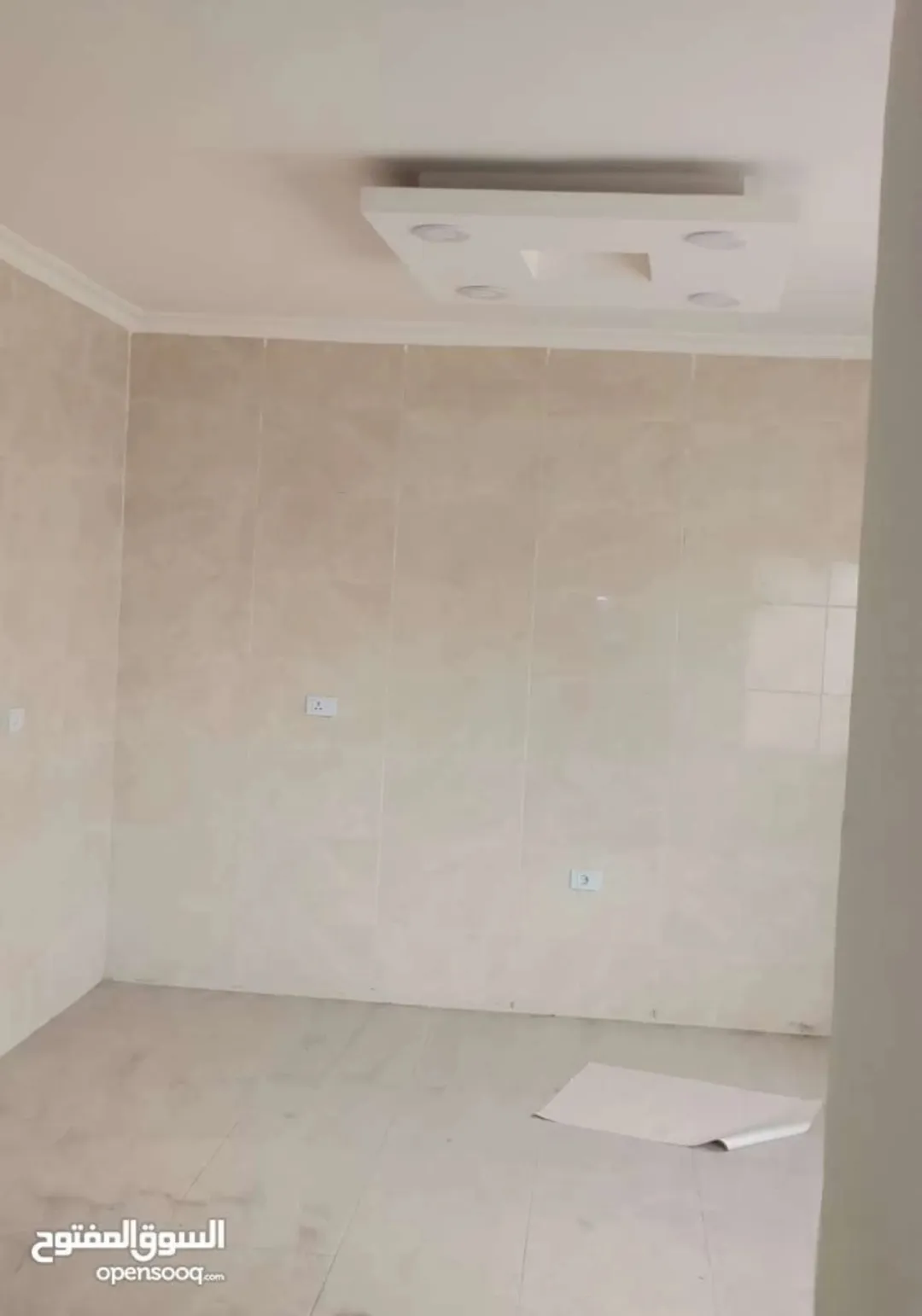 شقة سكنية جديدة كلياً ومعفاة من الرسوم