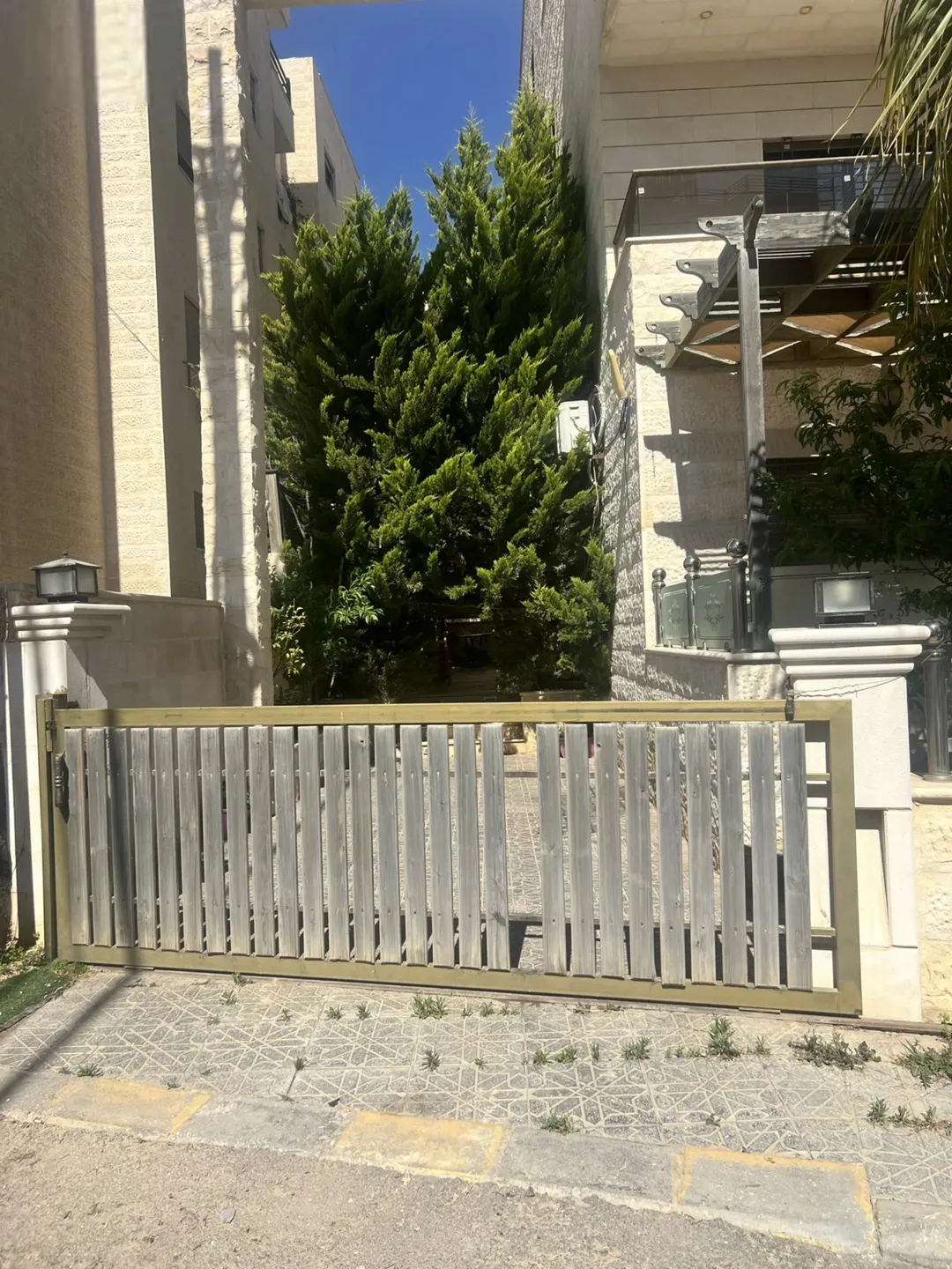 شقة فاخرة للبيع في أرقى مناطق البنيات