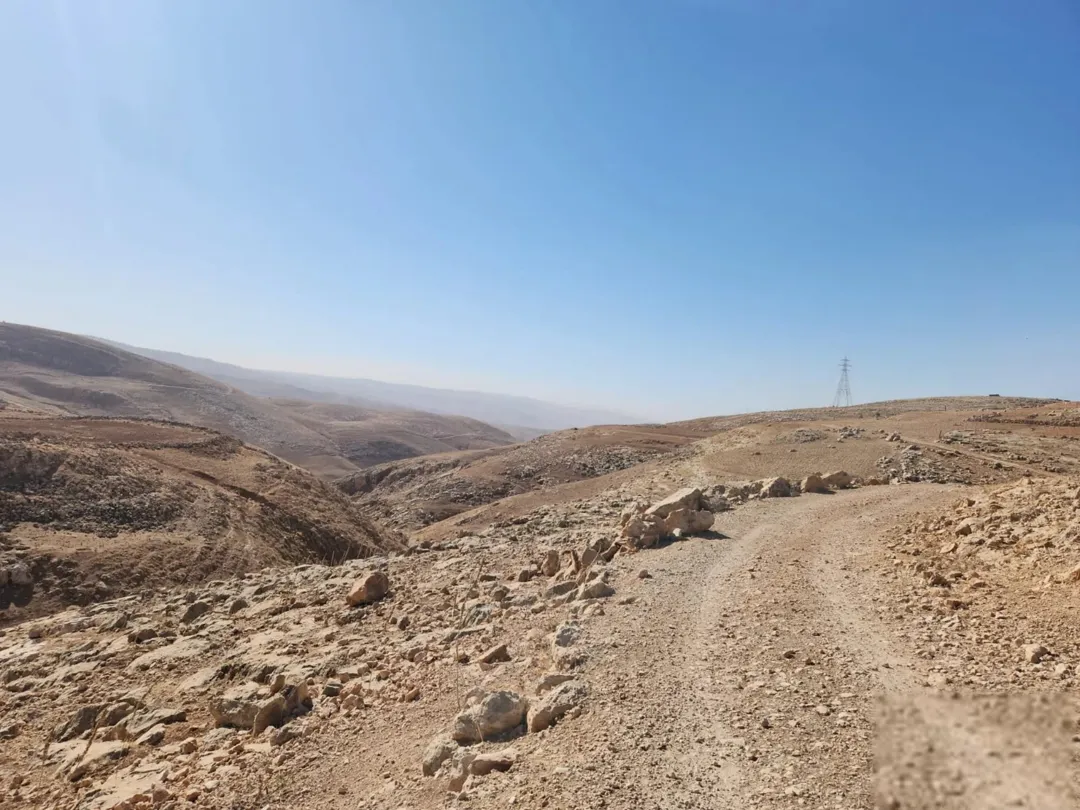 أرض زراعية للبيع في عراق الأمير بإطلالة مميزة ومساحة واسعة