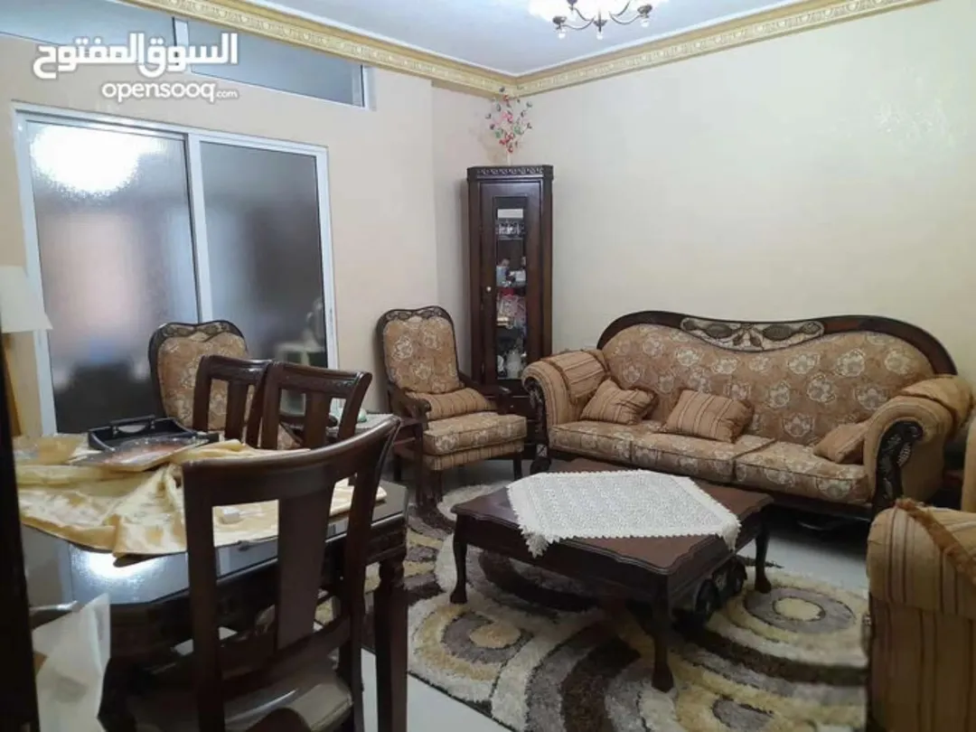 شقة فاخرة للبيع في ضاحية الاستقلال خطوات من صيدلية ربوع الاستقلال