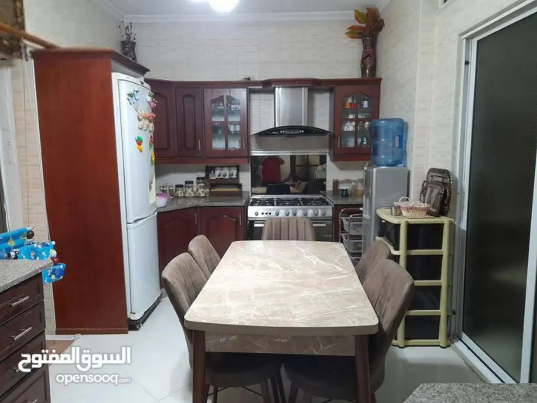 شقة فاخرة للبيع في ضاحية الاستقلال خطوات من صيدلية ربوع الاستقلال