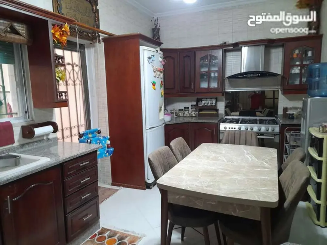 شقة فاخرة للبيع في ضاحية الاستقلال خطوات من صيدلية ربوع الاستقلال