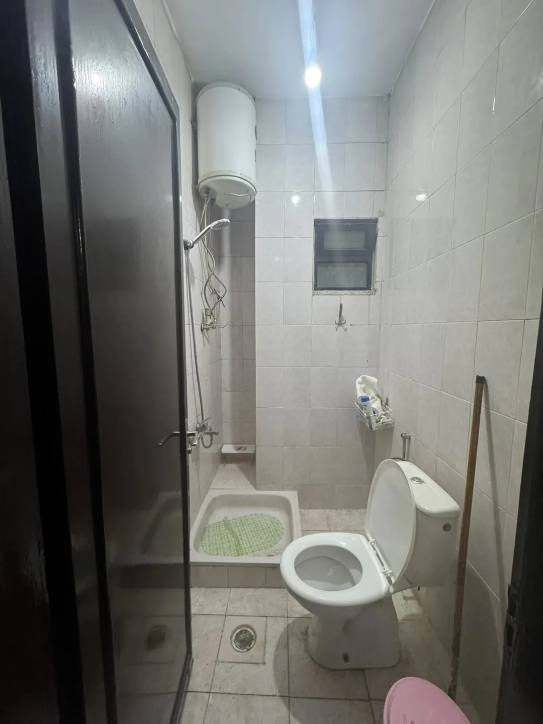 عمارة سكنية فاخرة ثلاث شقق في كل طابق