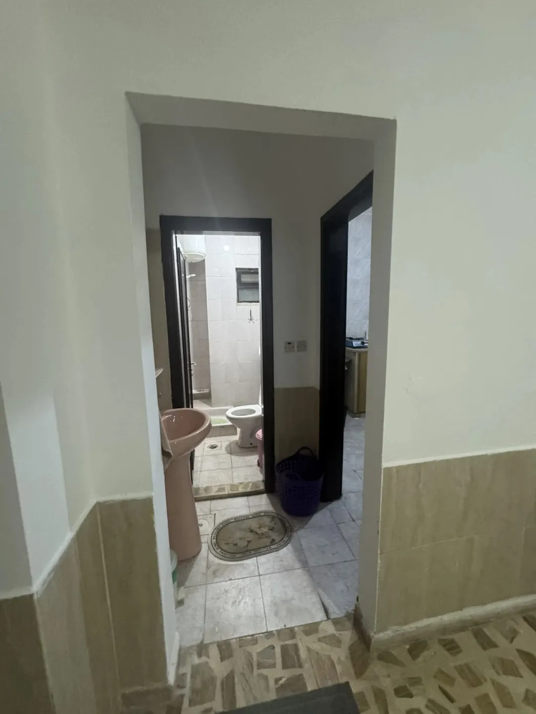 عمارة سكنية فاخرة ثلاث شقق في كل طابق