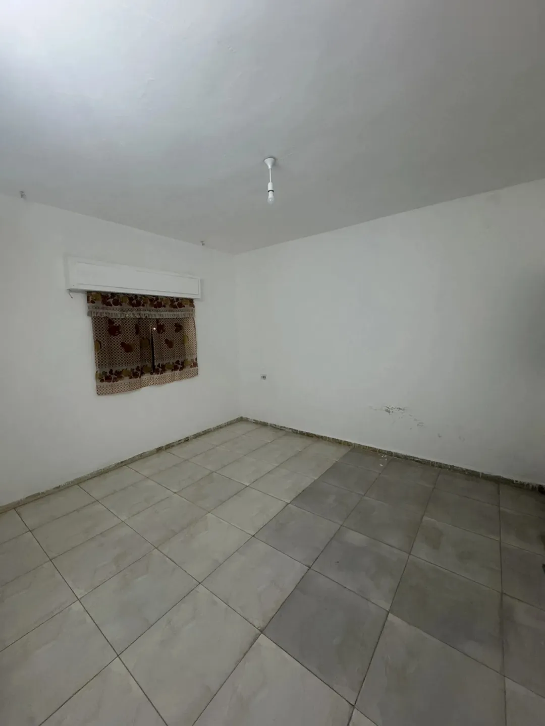عمارة سكنية فاخرة ثلاث شقق في كل طابق