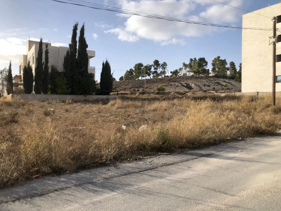 ارض سكنية منطقة هادئة بمساحة 552 متر مربع قرب مسجد فلاح و الانشراح