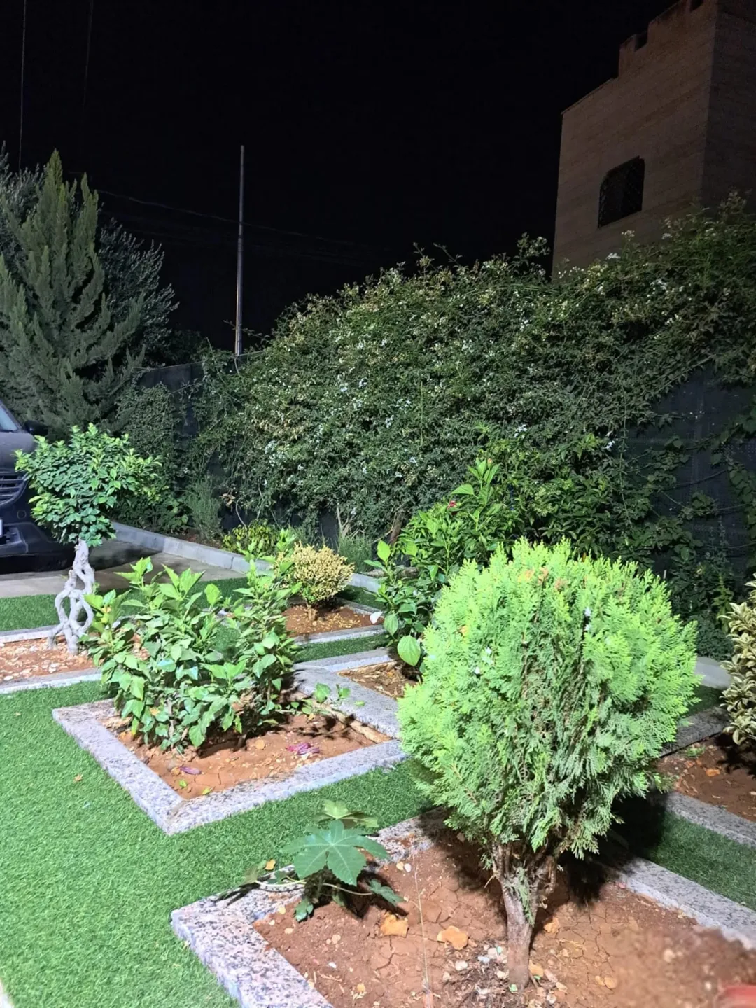 بيت مستقل طابقين في اجمل و ارقى مناطق اليادودة