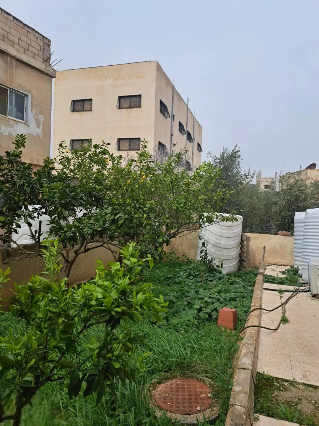 بيت مستقل طابقين في اجمل و ارقى مناطق اليادودة