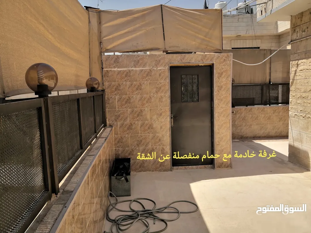 شقة طابقية ديلوكس مع ترسات واسعة في جبل الحسين للبيع