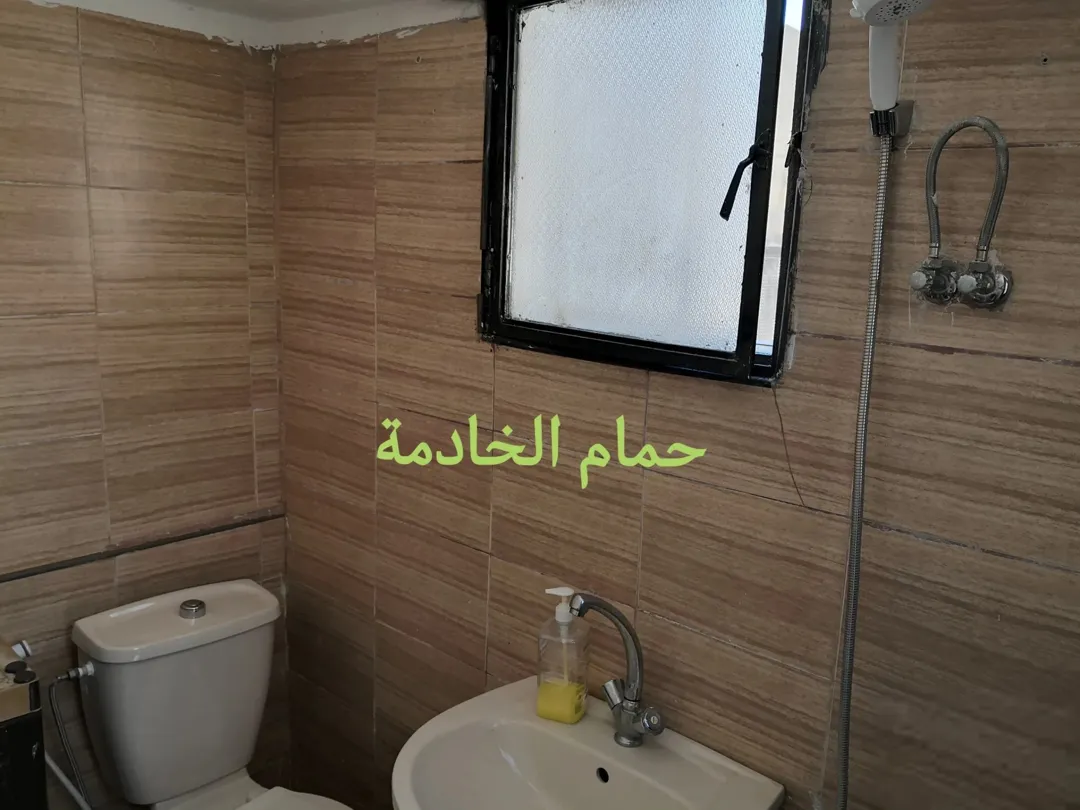 شقة طابقية ديلوكس مع ترسات واسعة في جبل الحسين للبيع