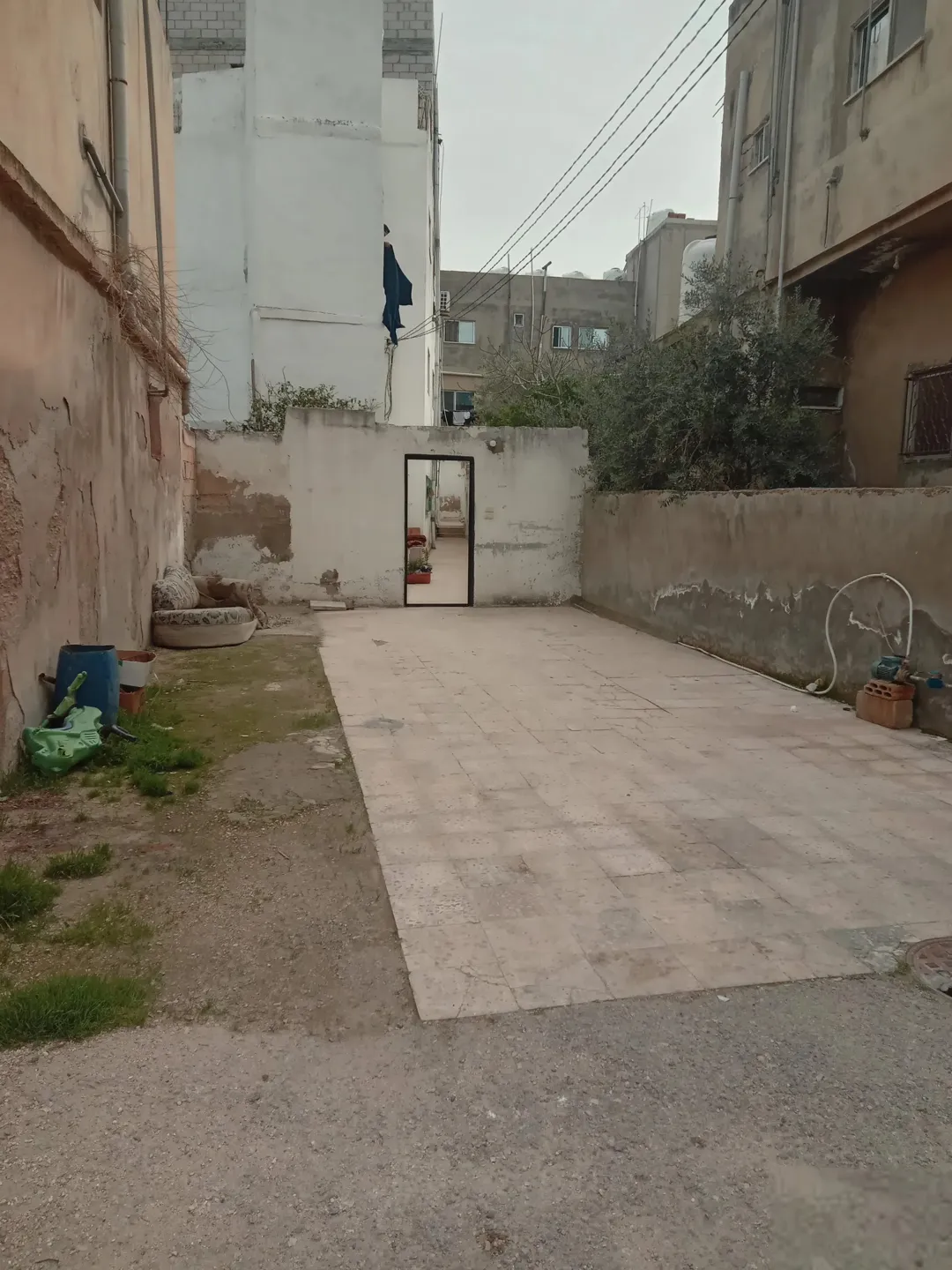 عمارة مكونة من اربع طوابق تصلح للإستثمار بسعر مغري جدا جدا جدا مباشرة