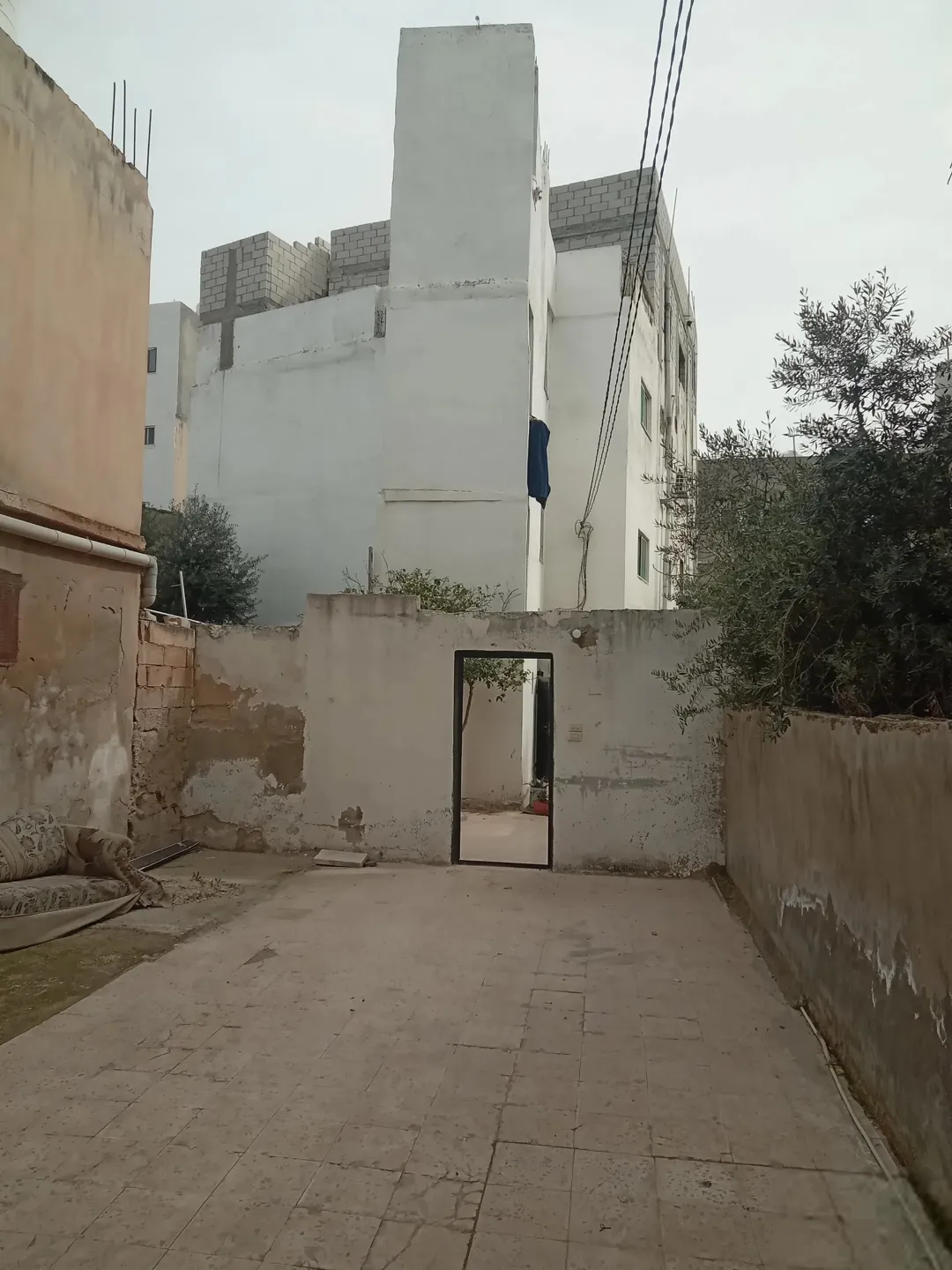 عمارة مكونة من اربع طوابق تصلح للإستثمار بسعر مغري جدا جدا جدا مباشرة