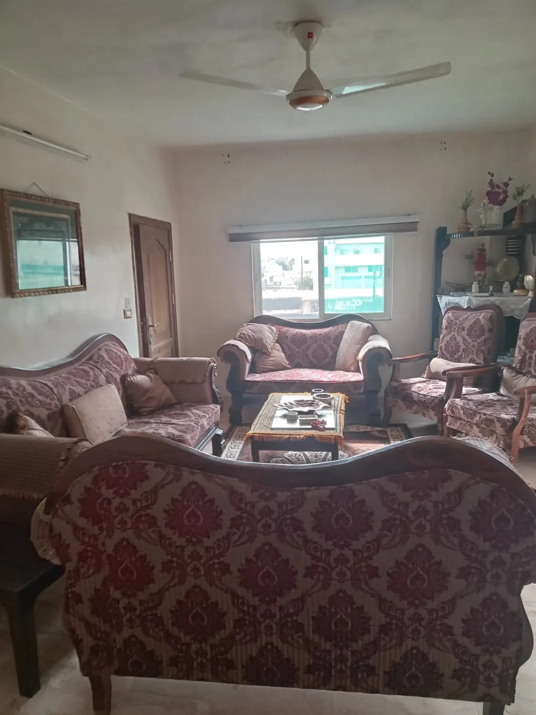 عمارة مكونة من اربع طوابق تصلح للإستثمار بسعر مغري جدا جدا جدا مباشرة