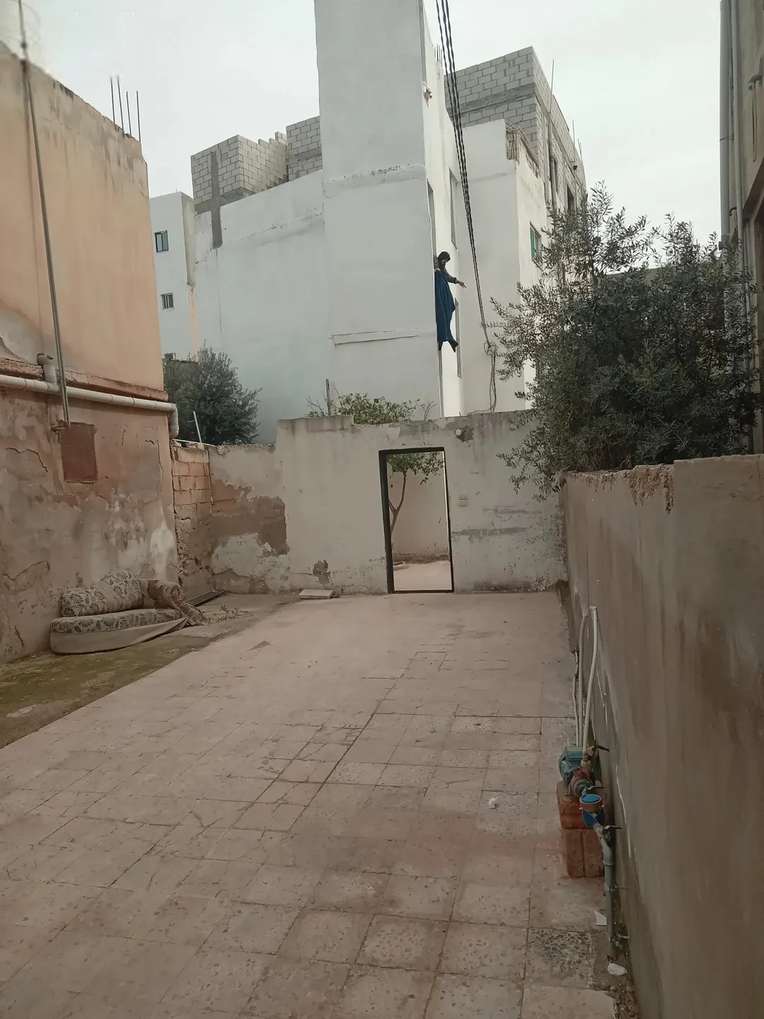 عمارة مكونة من اربع طوابق تصلح للإستثمار بسعر مغري جدا جدا جدا مباشرة