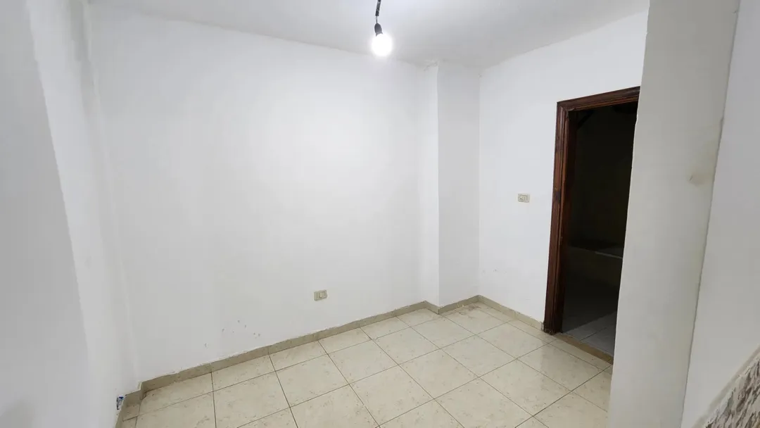 شقة فاخرة للبيع في الجبيهة مساحة واسعة