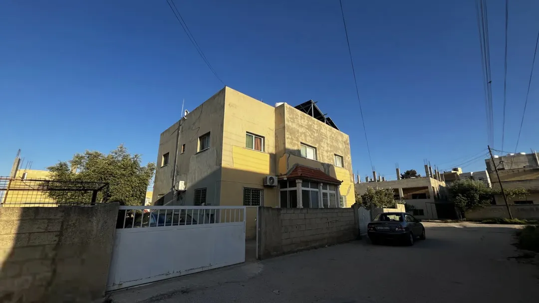 بيت للبيع طابقين بالكامل مستقل