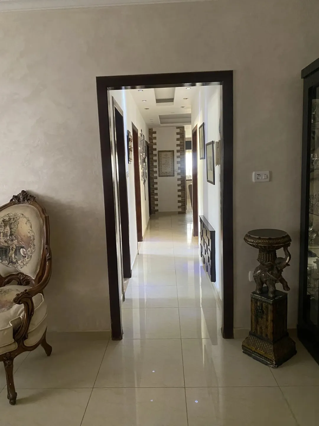 شقة طابق أول للبيع في مرج الحمام
