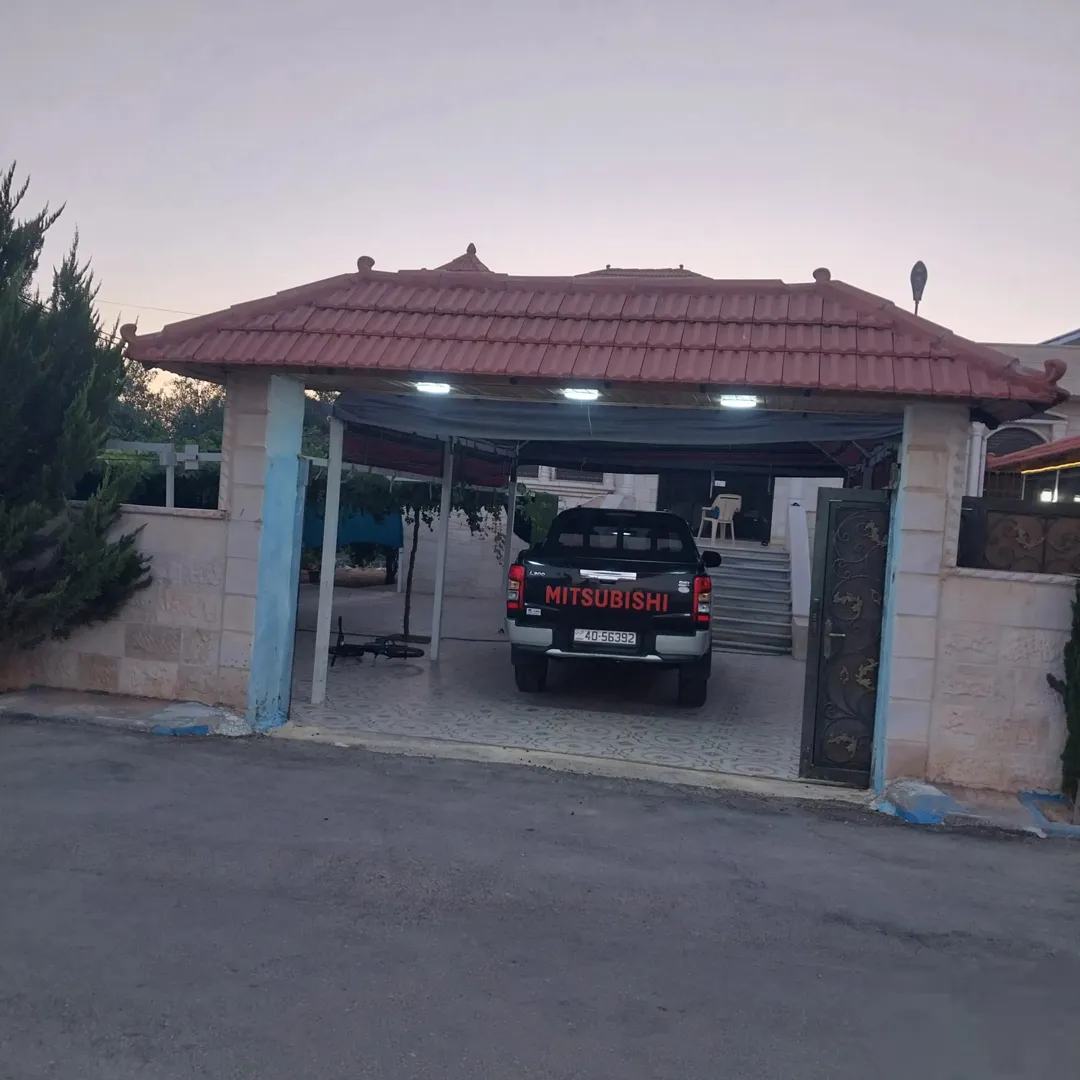 منزل مستقل للبيع في مادبا – طابقين بتشطيبات فاخرة