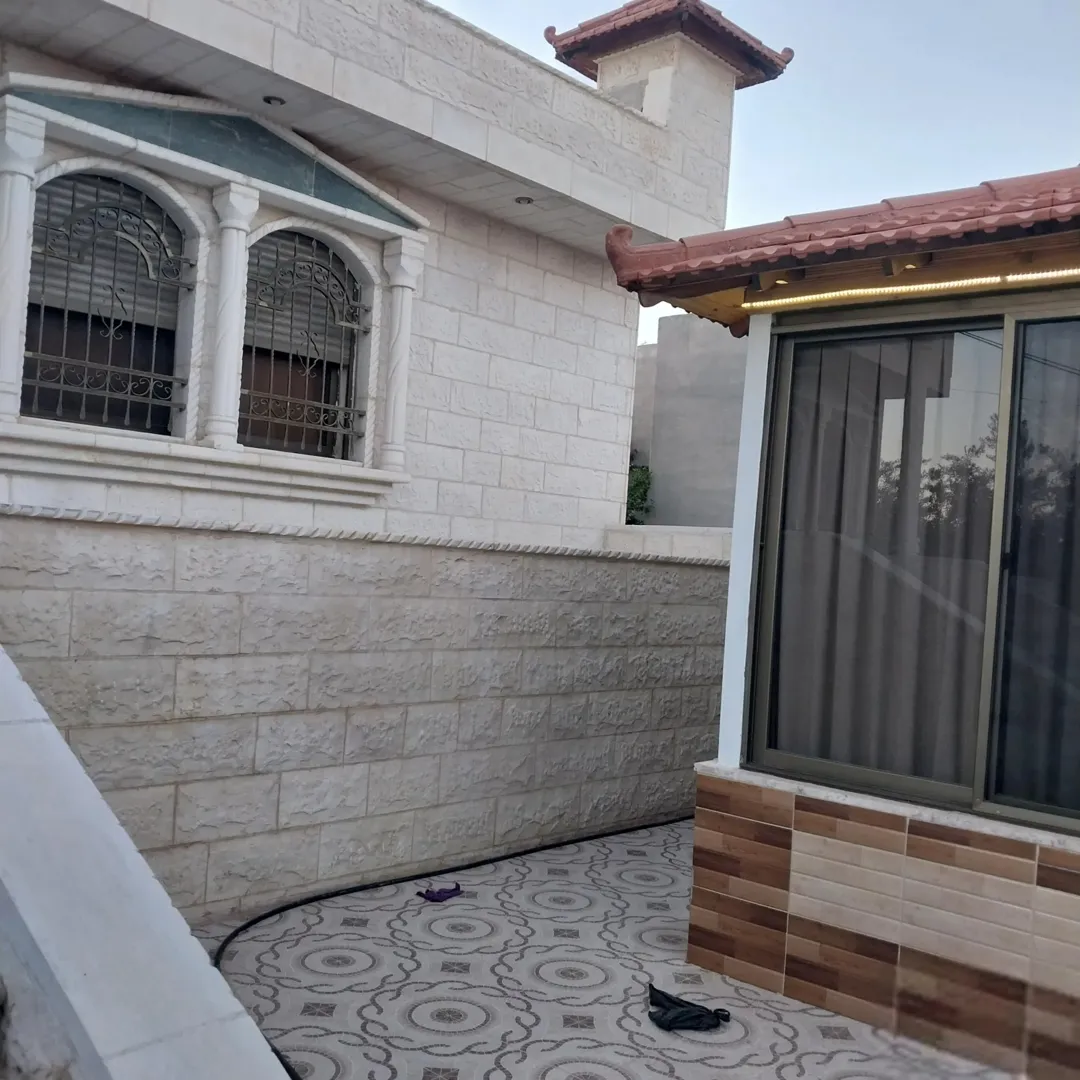 منزل مستقل للبيع في مادبا – طابقين بتشطيبات فاخرة